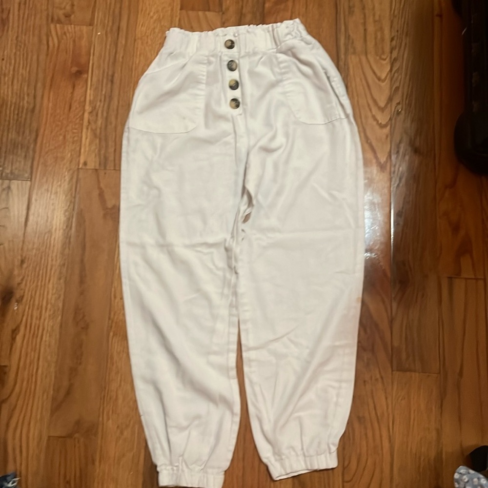 Love 83, Size Medium, False buttons